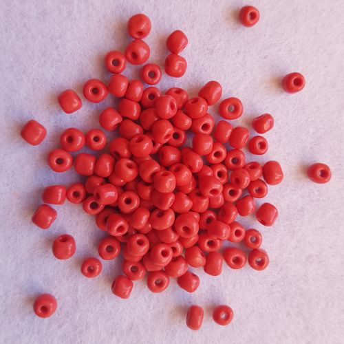 Seemnehelmed, 4mm, punane